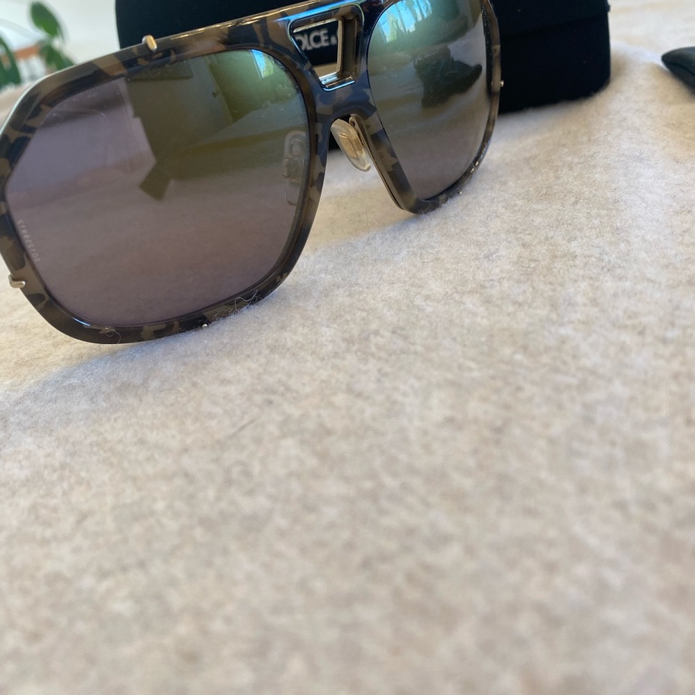 Excellent condition Dolce & Gabbana Matte Brown Camo Sunglasses - Picture 6 of 6